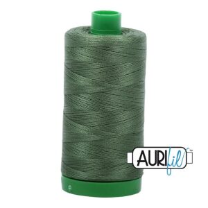 Aurifil 40wt 2890, Veldig mørk gress grønn
