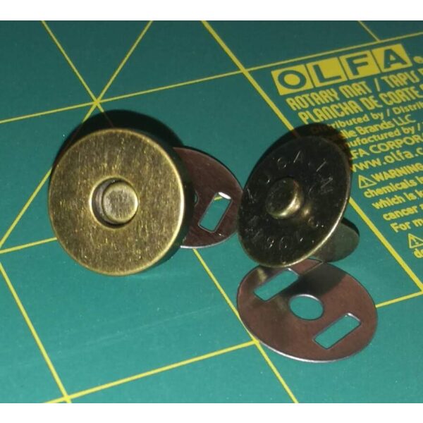 Magnet Knapp 18mm brass