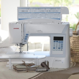 Janome Skyline S3