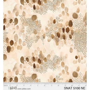 Beige med brunt innslag.